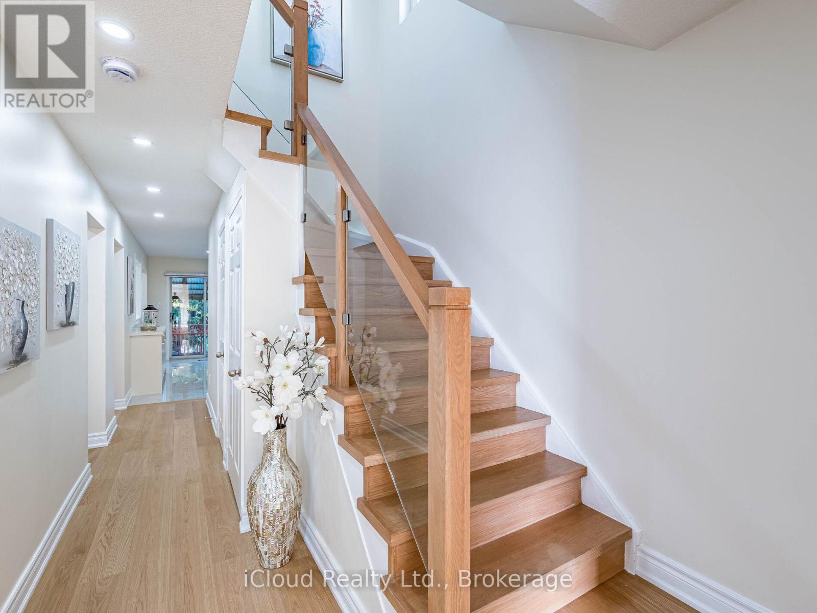 5238 Alicante Street, Mississauga (East Credit), Ontario  L5V 1S9 - Photo 6 - W12397443
