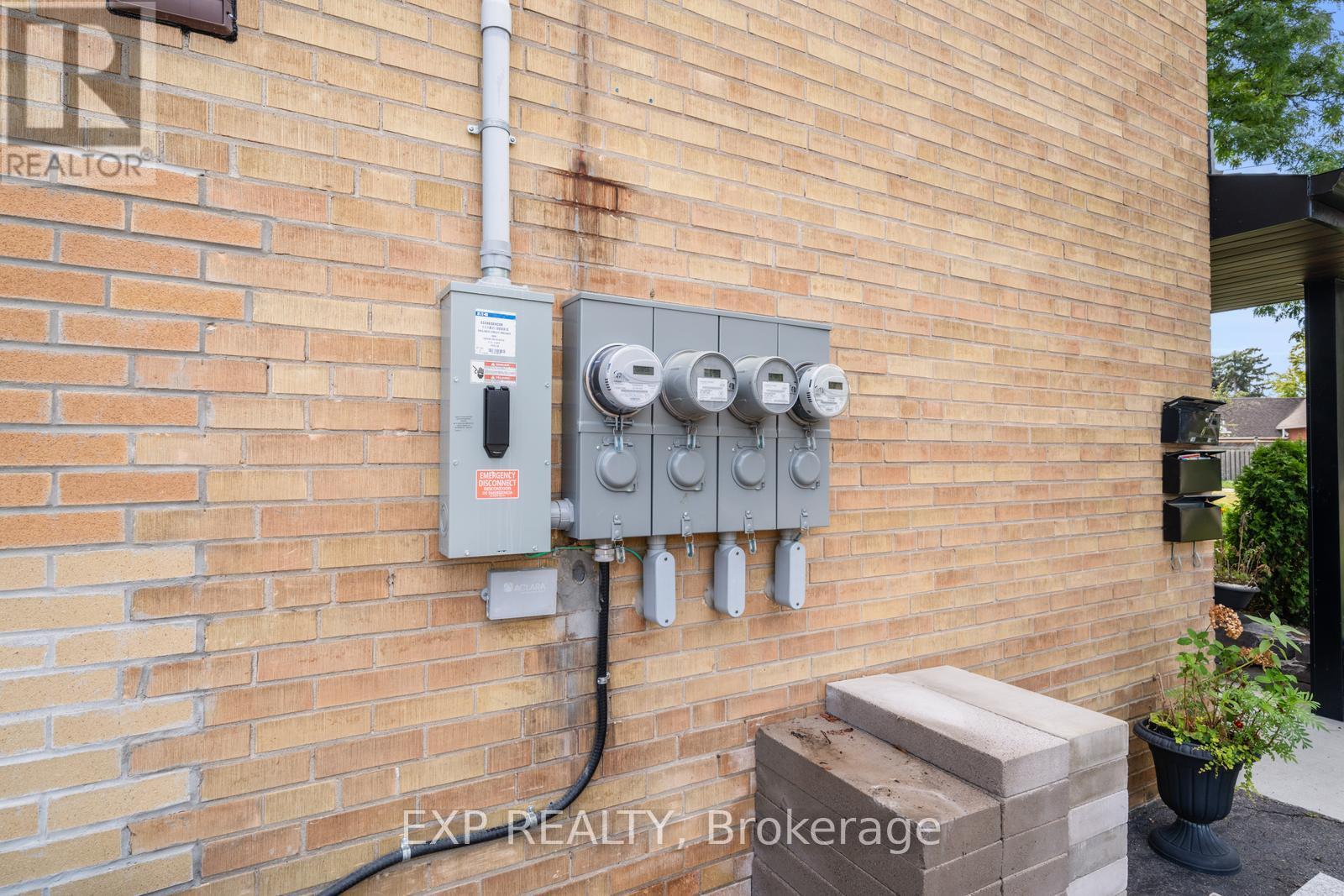 5 Brendwin Road, Toronto, Ontario  M6N 4V6 - Photo 34 - W12397448
