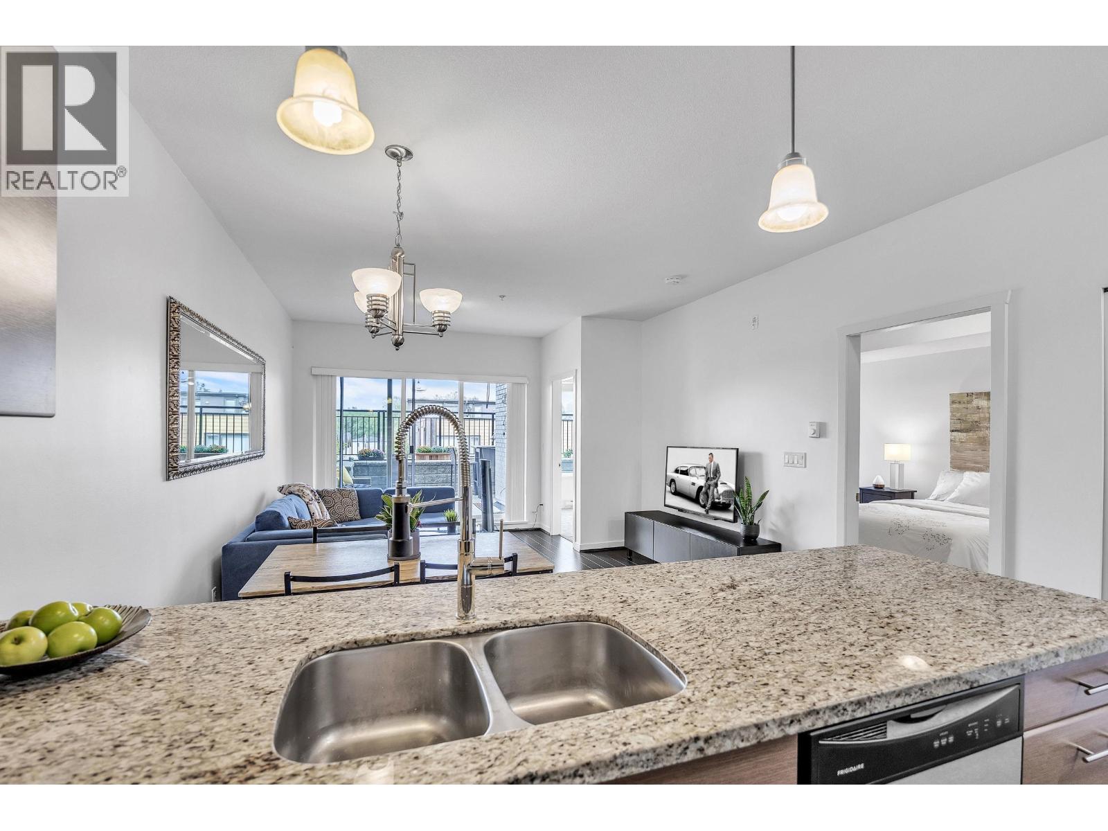 205 2239 Kingsway, Vancouver, British Columbia  V5N 0E5 - Photo 2 - R3045055