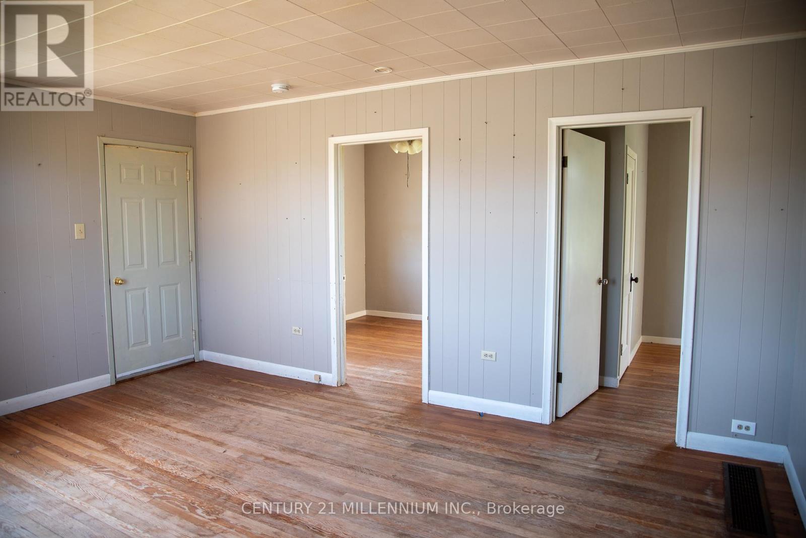 1917 Hansler Road, Thorold, Ontario  L2V 5J5 - Photo 7 - X12397527