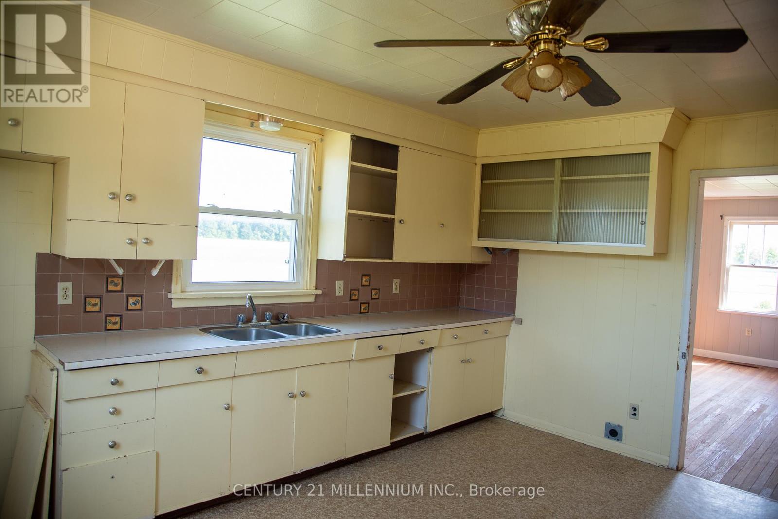 1917 Hansler Road, Thorold, Ontario  L2V 5J5 - Photo 5 - X12397528