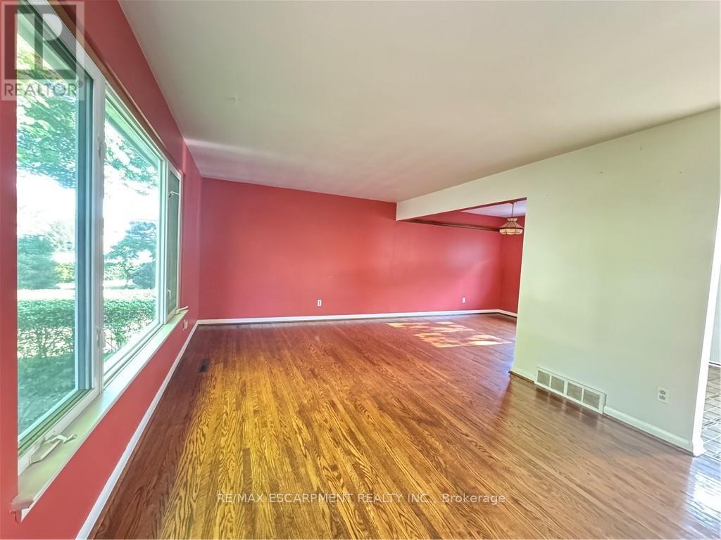 176 Laurier Avenue, Hamilton (Buchanan), Ontario  L9C 3S6 - Photo 4 - X12397540