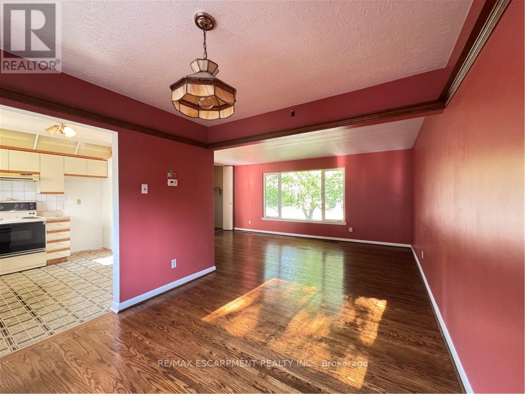 176 Laurier Avenue, Hamilton (Buchanan), Ontario  L9C 3S6 - Photo 5 - X12397540