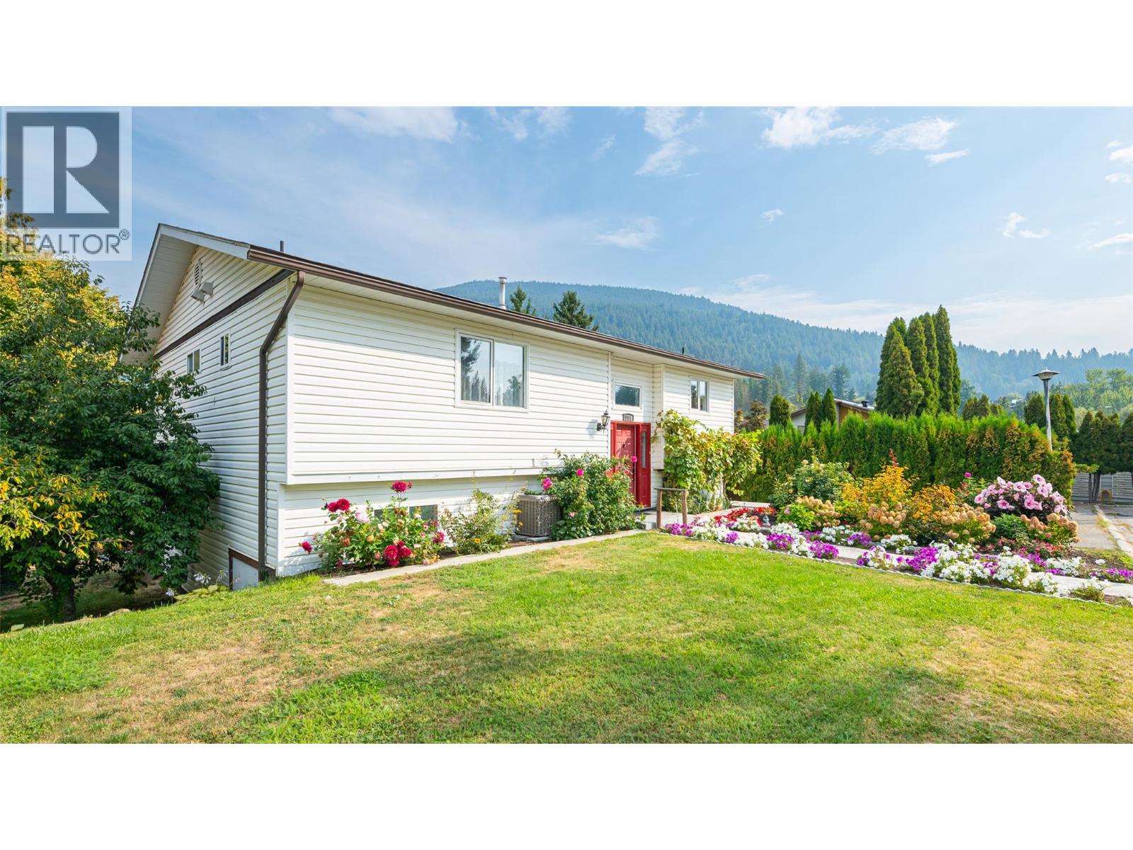 1110 Ibbitson Street, Creston, British Columbia V0B 1G4 - Photo 3 - 10362311