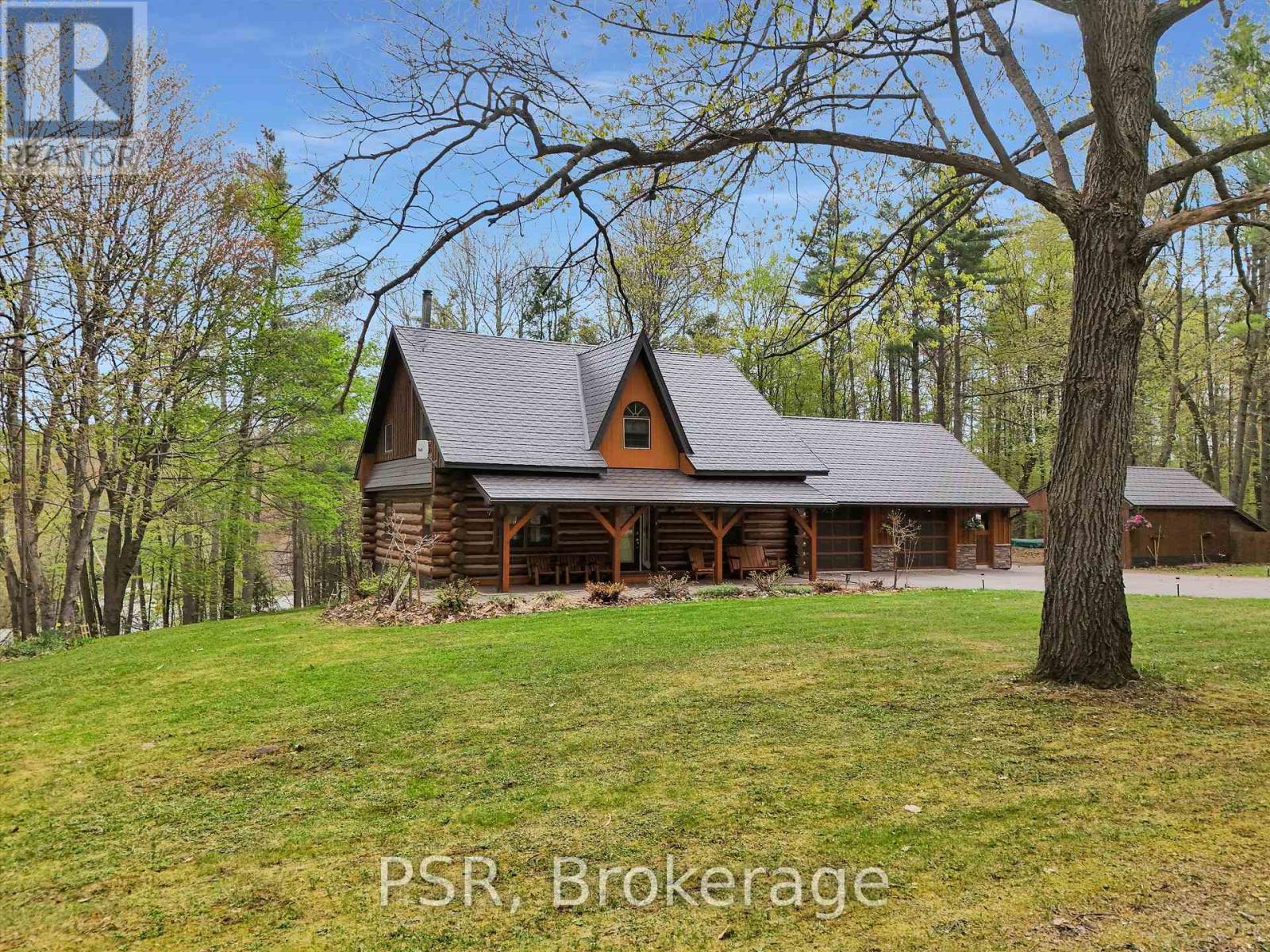 1040 Amelia Crescent, Gravenhurst, Ontario  P0E 1G0 - Photo 2 - X12397470