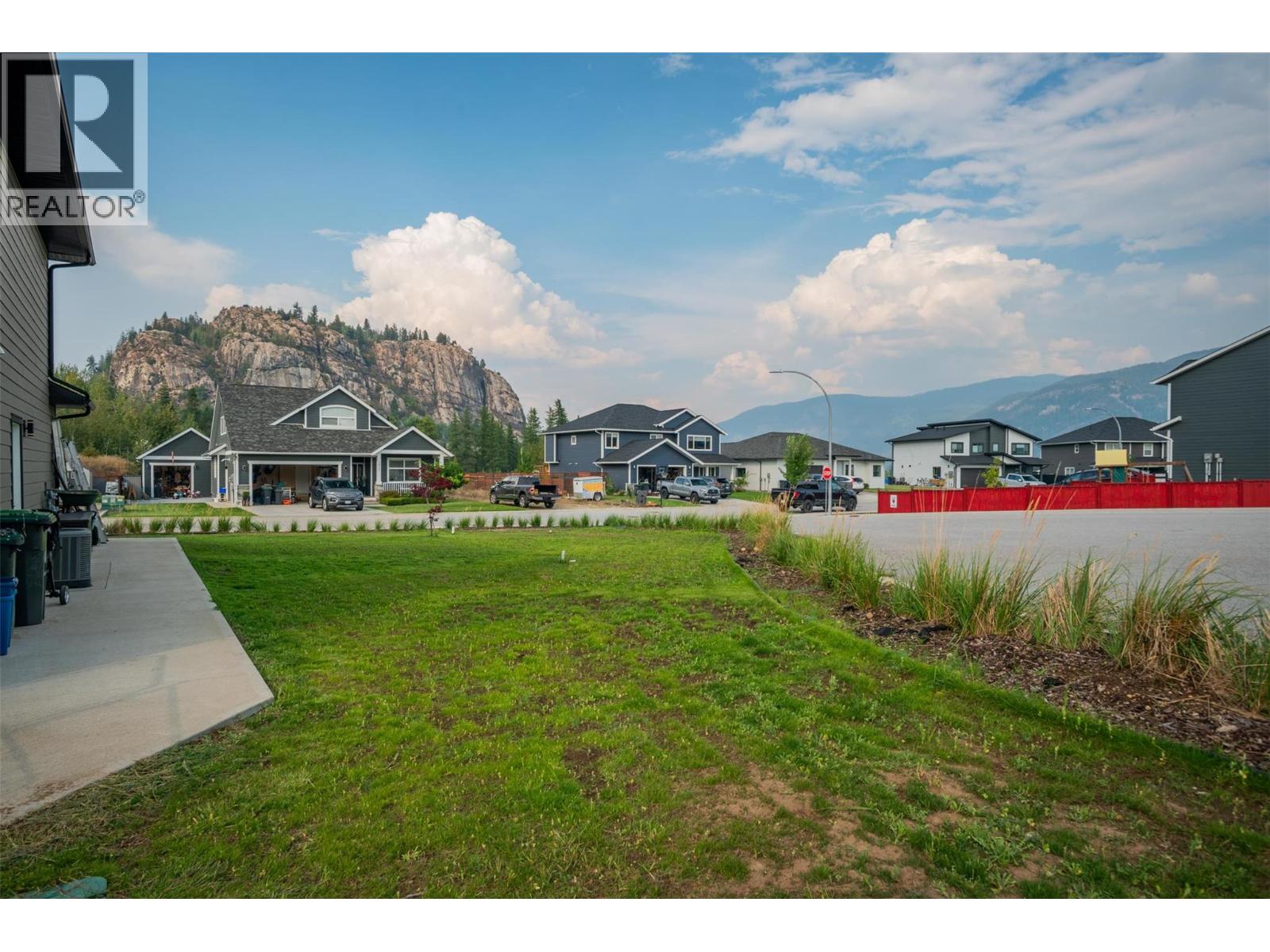 3904 Grandview Drive, Castlegar, British Columbia  V1N 4X9 - Photo 3 - 10357189
