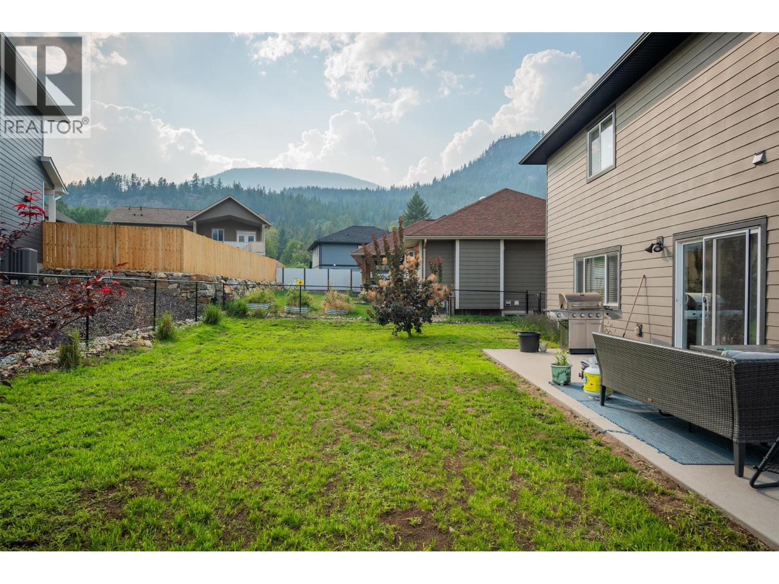 3904 Grandview Drive, Castlegar, British Columbia  V1N 4X9 - Photo 4 - 10357189