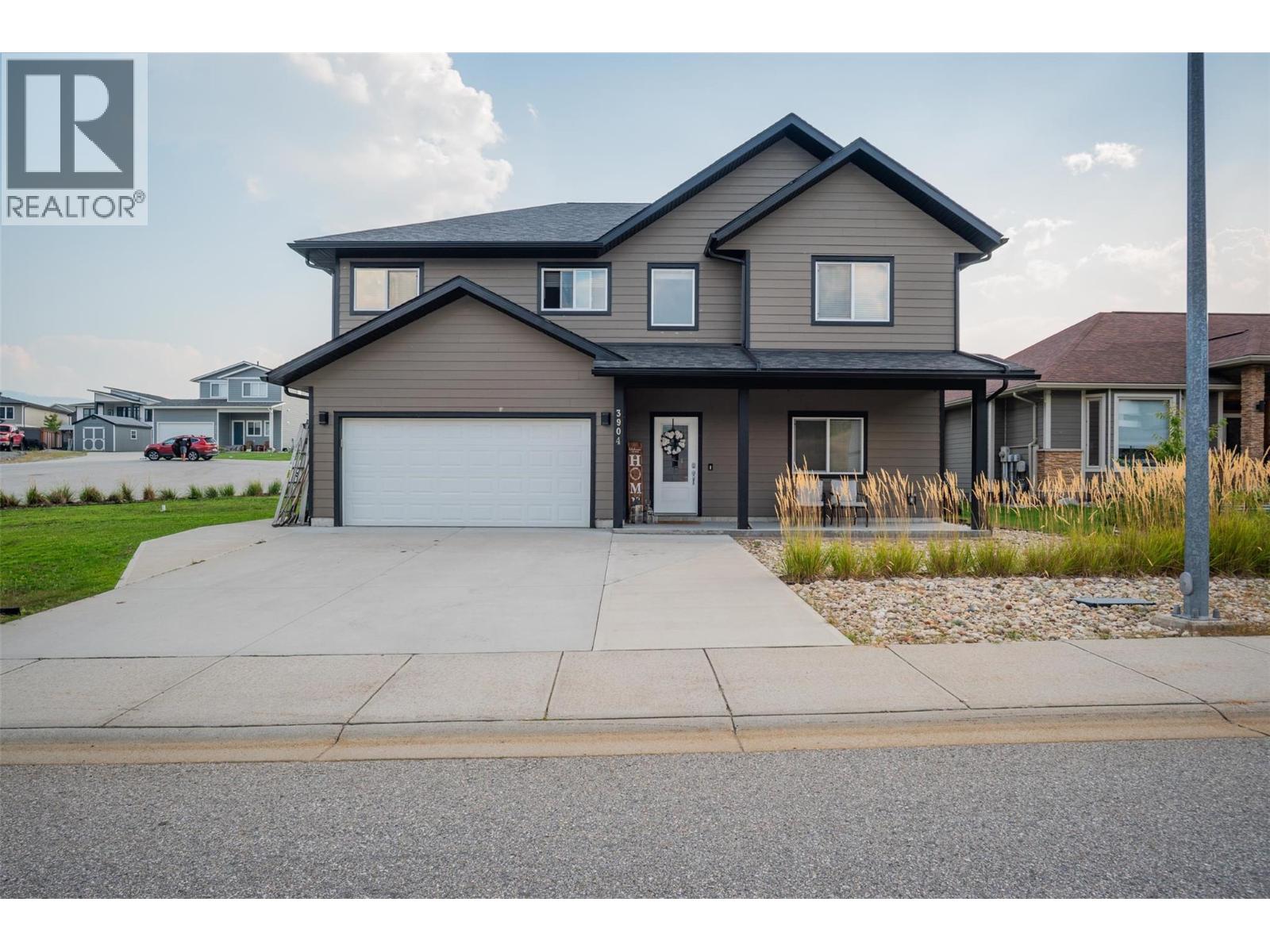 3904 Grandview Drive, Castlegar, British Columbia  V1N 4X9 - Photo 1 - 10357189