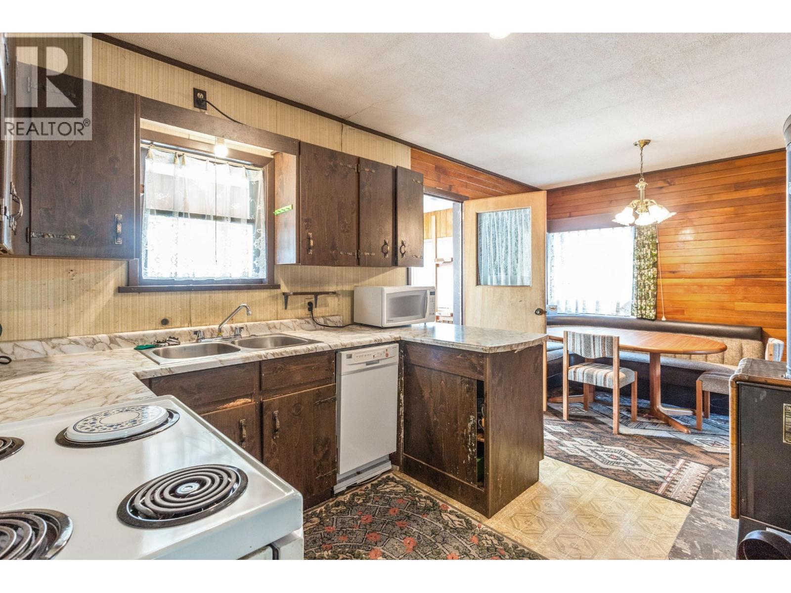 5670 Columbia Street, Vancouver, British Columbia  V5Y 3H7 - Photo 6 - R3046323