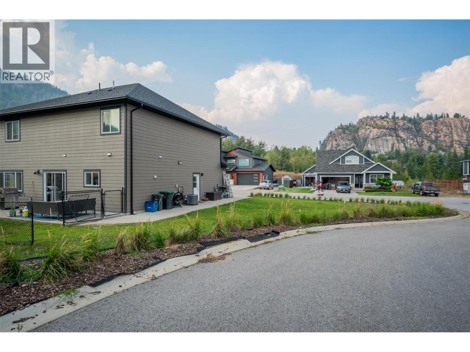 3904 Grandview Drive, Castlegar, British Columbia  V1N 4X9 - Photo 44 - 10357189