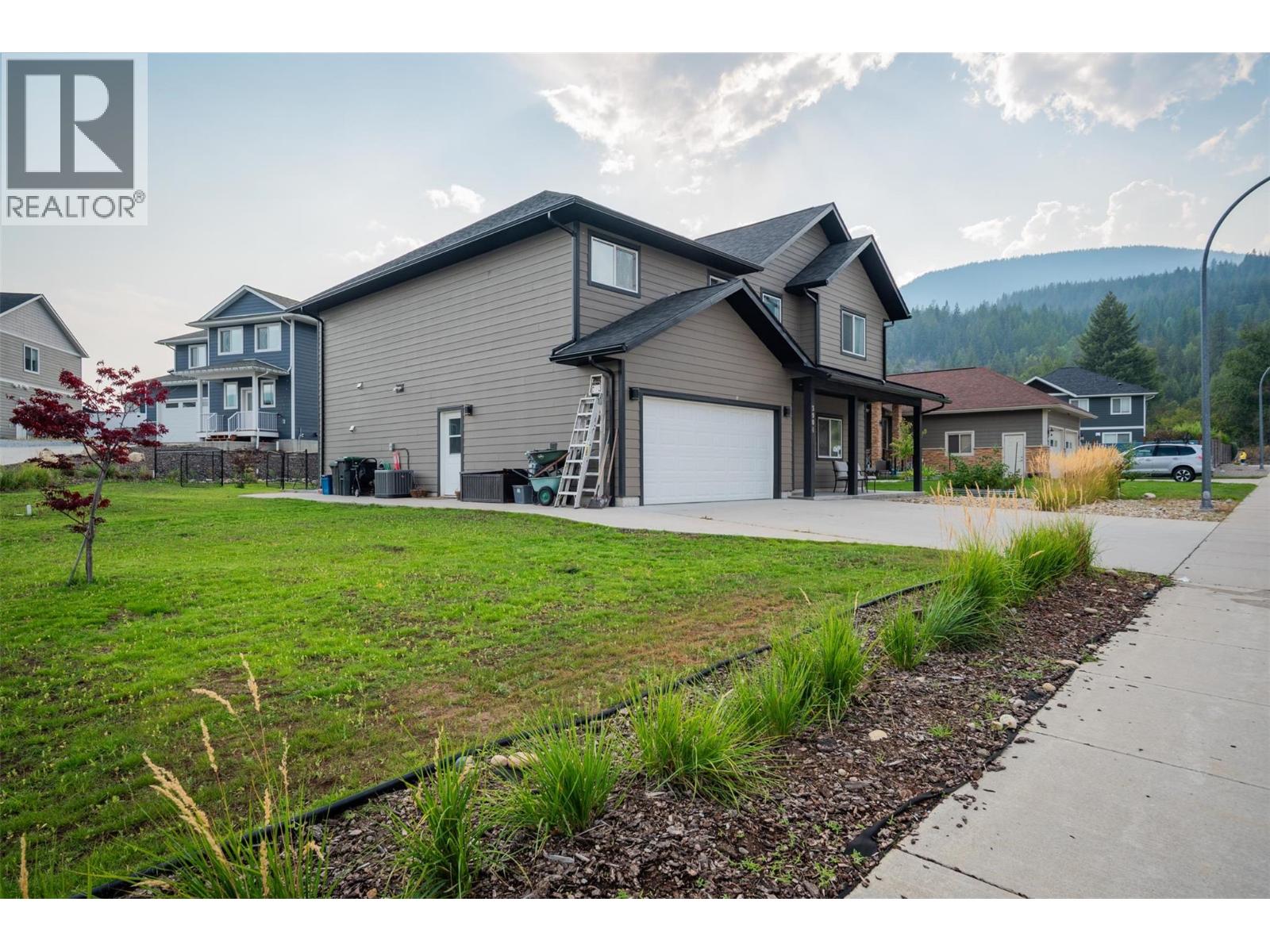 3904 Grandview Drive, Castlegar, British Columbia  V1N 4X9 - Photo 8 - 10357189