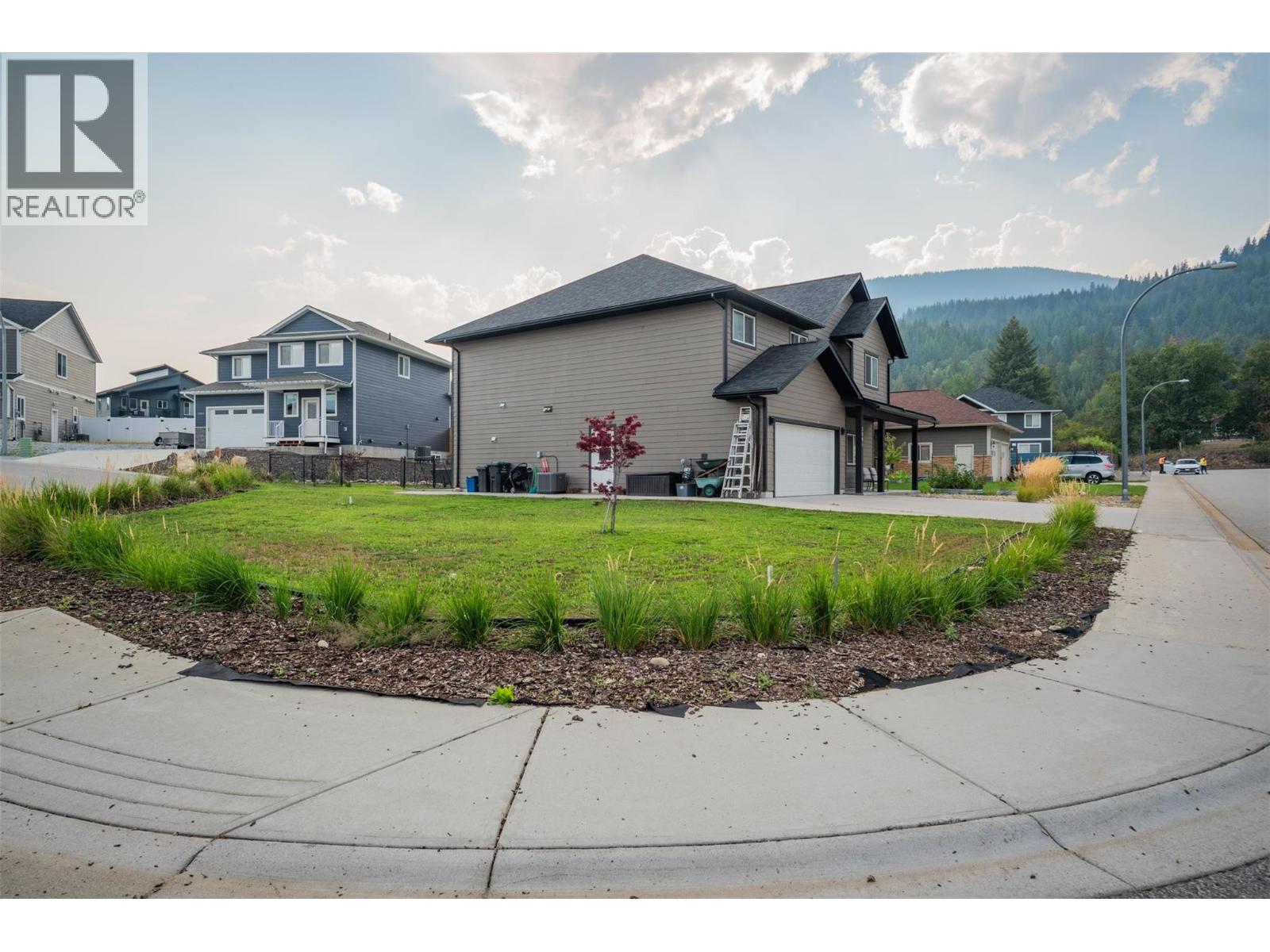 3904 Grandview Drive, Castlegar, British Columbia  V1N 4X9 - Photo 9 - 10357189