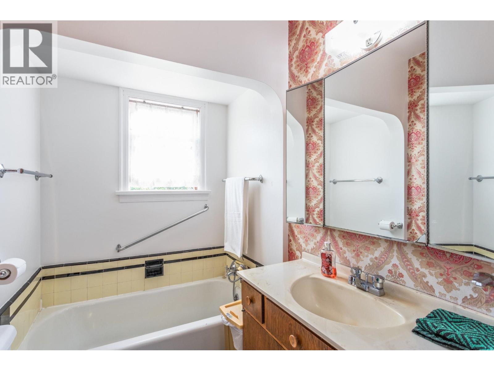 5670 Columbia Street, Vancouver, British Columbia  V5Y 3H7 - Photo 7 - R3046323