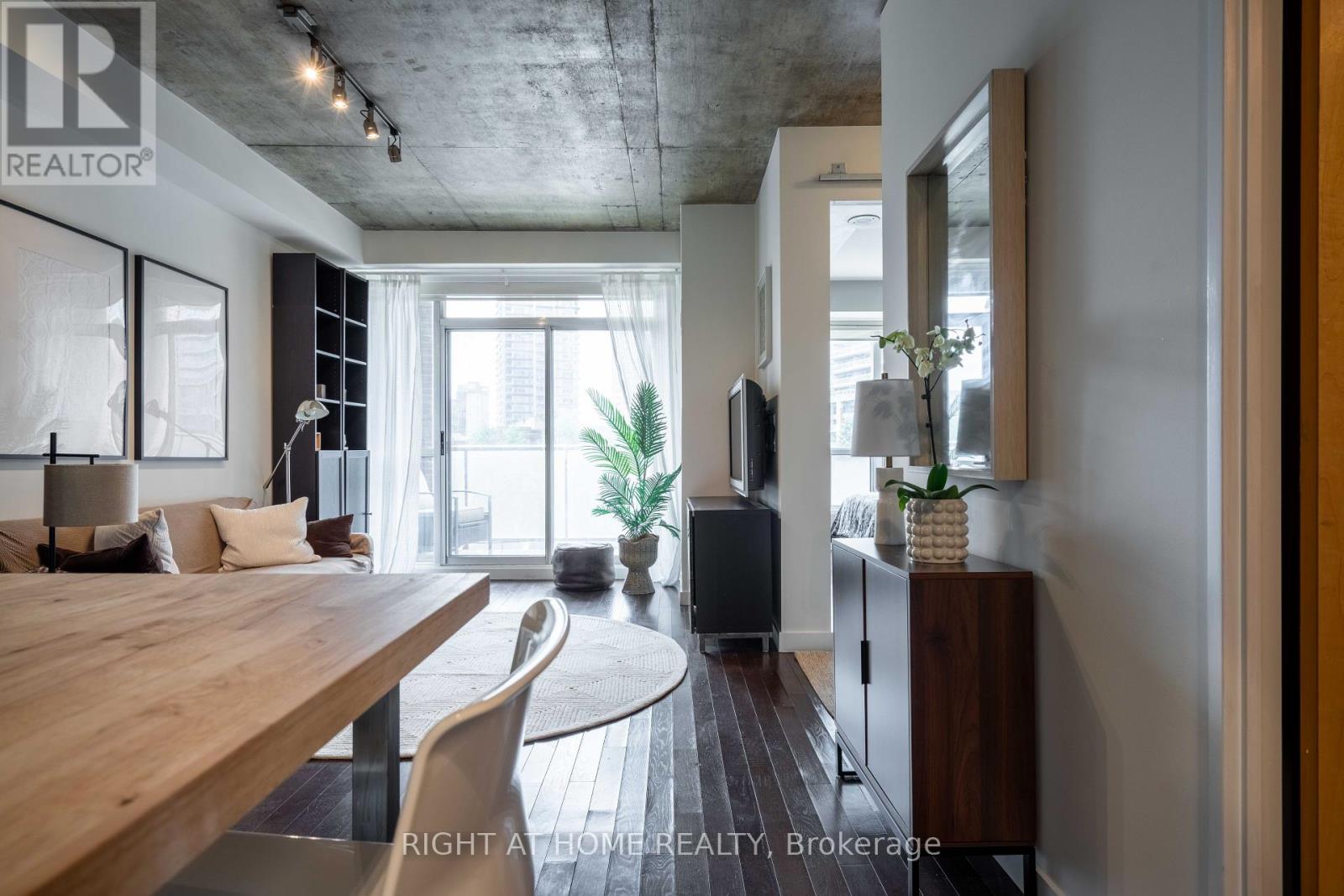 413 - 1 Shaw Street, Toronto, Ontario  M6K 0A1 - Photo 3 - C12397658