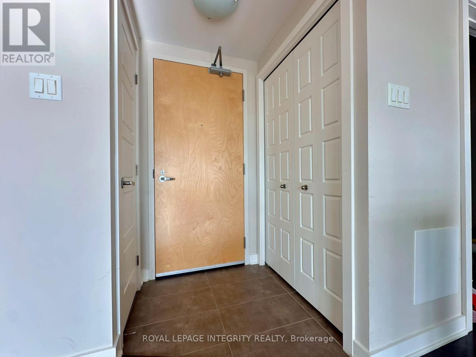 210 - 300 Lett Street, Ottawa, Ontario  K1R 0A8 - Photo 4 - X12397763