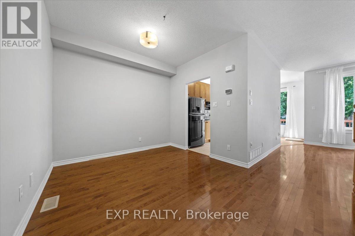 264 Bradwell Way, Ottawa, Ontario  K1T 4J2 - Photo 7 - X12397856