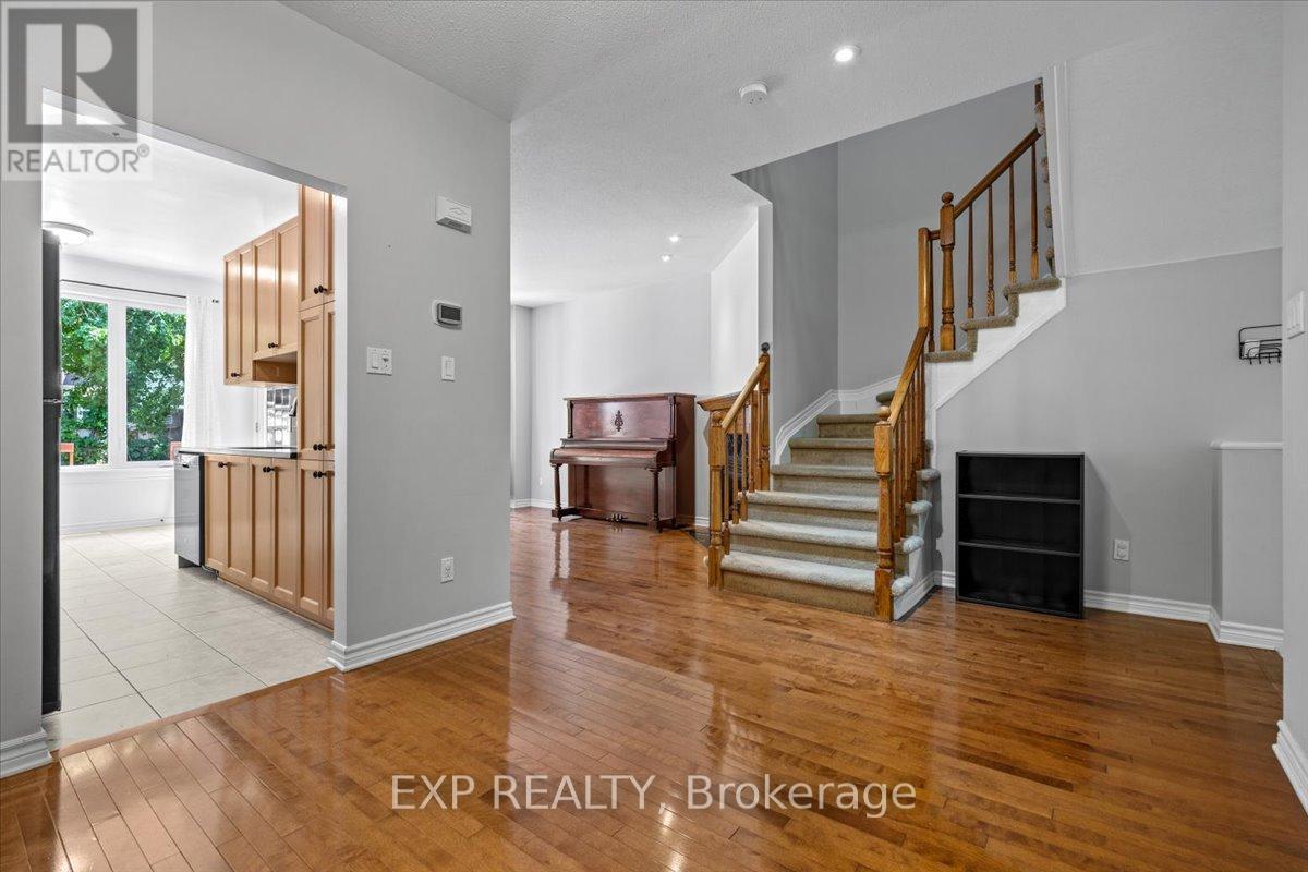 264 Bradwell Way, Ottawa, Ontario  K1T 4J2 - Photo 8 - X12397856