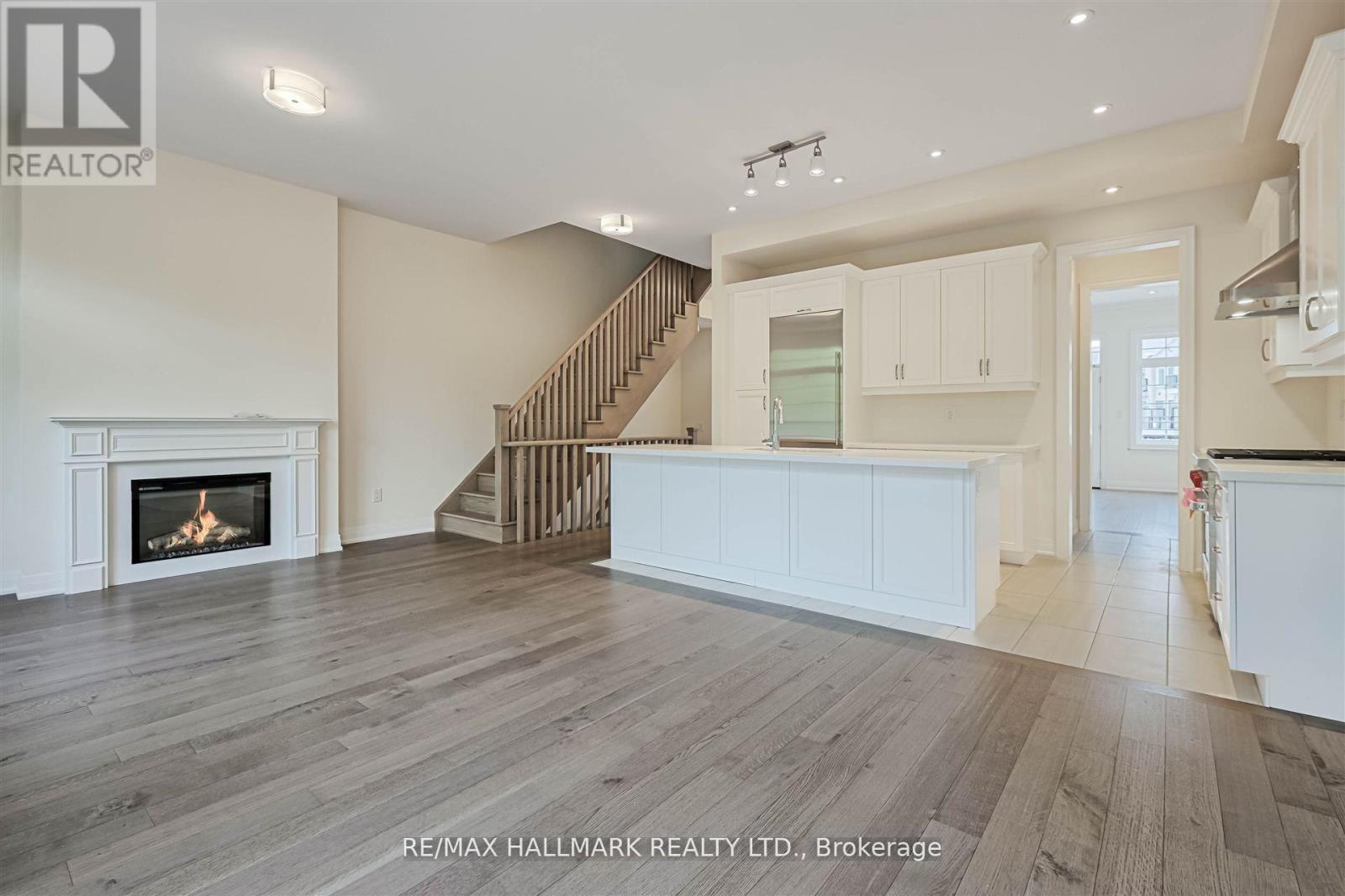 5 West Village Lane, Markham, Ontario  L6C 3L5 - Photo 10 - N12397632