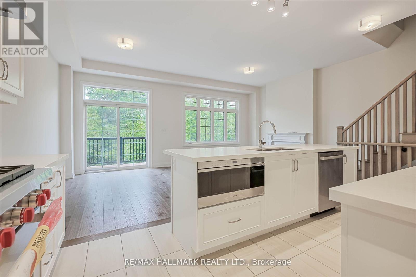 5 West Village Lane, Markham, Ontario  L6C 3L5 - Photo 6 - N12397632