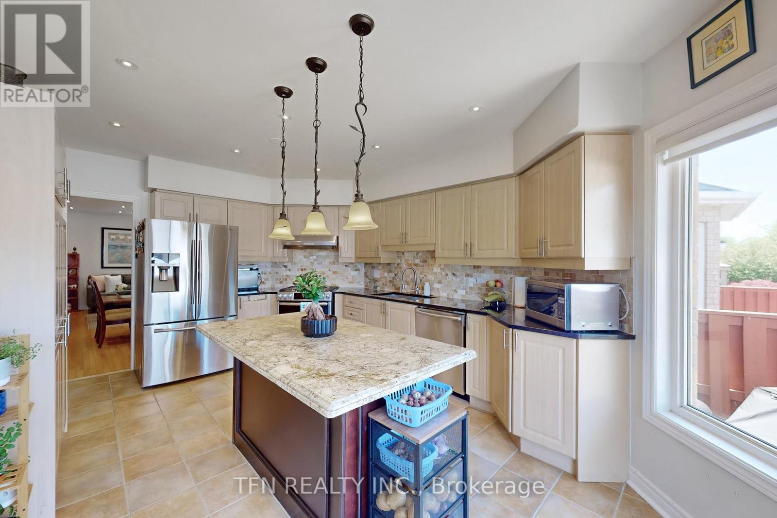 851 Clemens Crescent, Mississauga, Ontario  L5V 2S8 - Photo 14 - W12246834