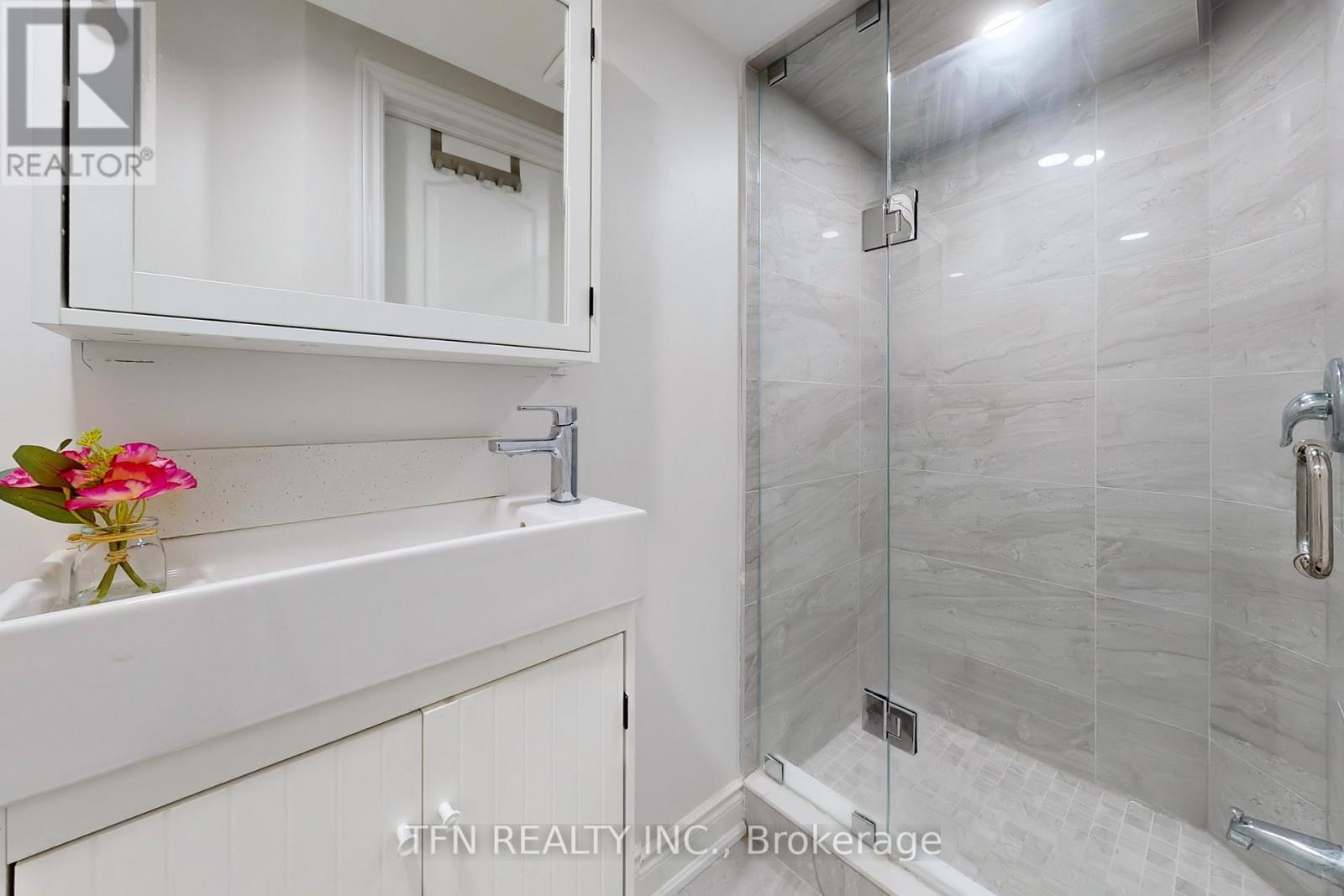 851 Clemens Crescent, Mississauga, Ontario  L5V 2S8 - Photo 38 - W12246834