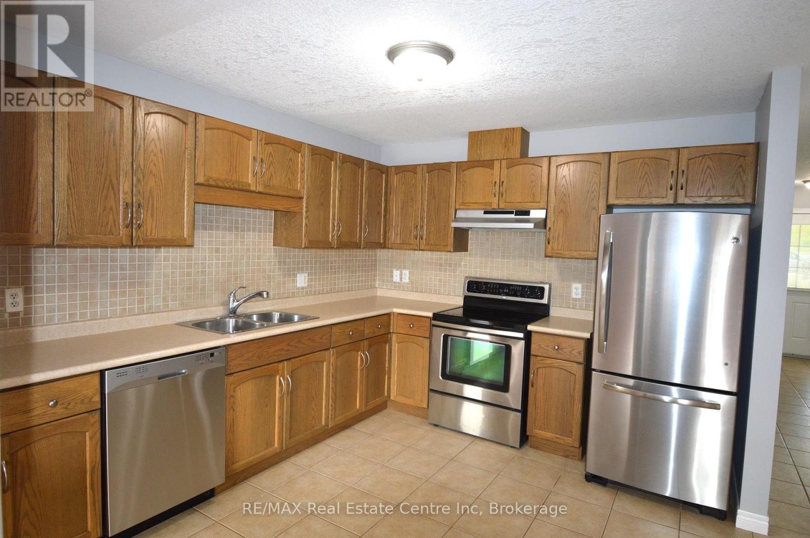 49 Edwards Street, Guelph, Ontario  N1E 0B8 - Photo 5 - X12397773