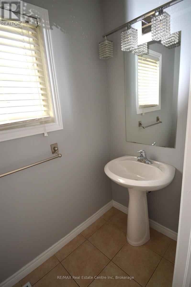 49 Edwards Street, Guelph, Ontario  N1E 0B8 - Photo 6 - X12397773