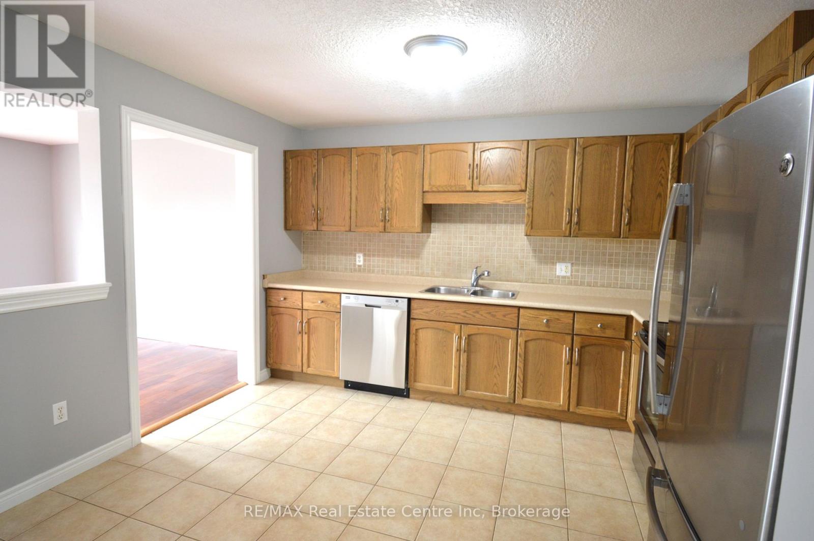 49 Edwards Street, Guelph, Ontario  N1E 0B8 - Photo 8 - X12397773
