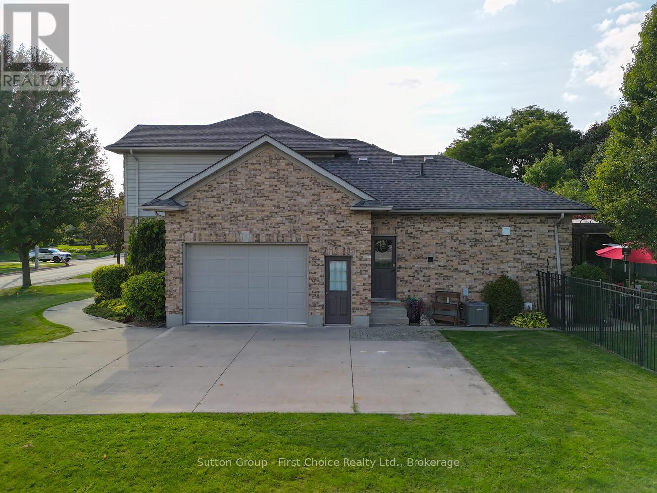 338 Delamere Avenue, Stratford, Ontario  N5A 5A4 - Photo 3 - X12397820