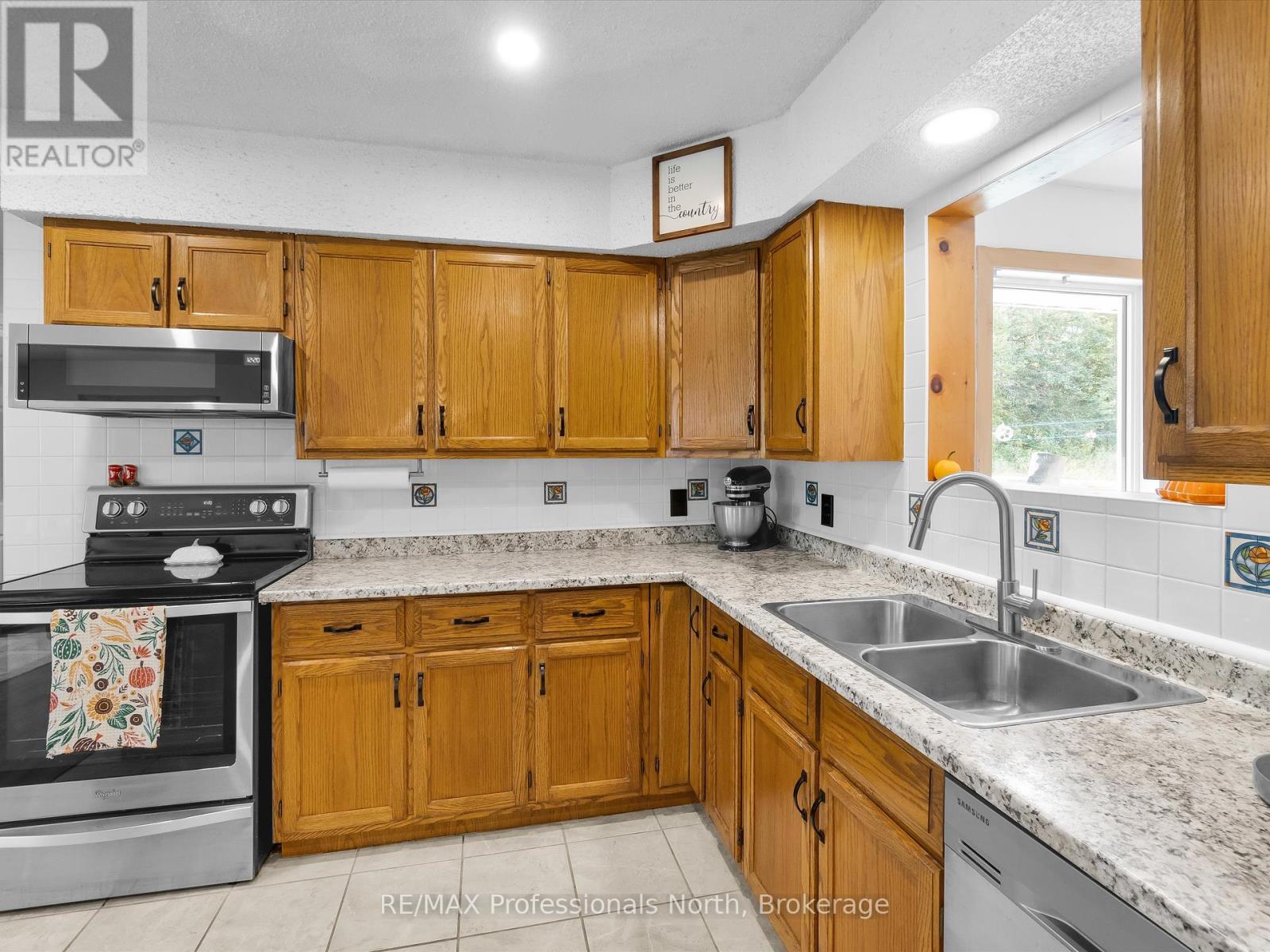 1062 Skyline Drive, Armour, Ontario  P0A 1J0 - Photo 7 - X12397824