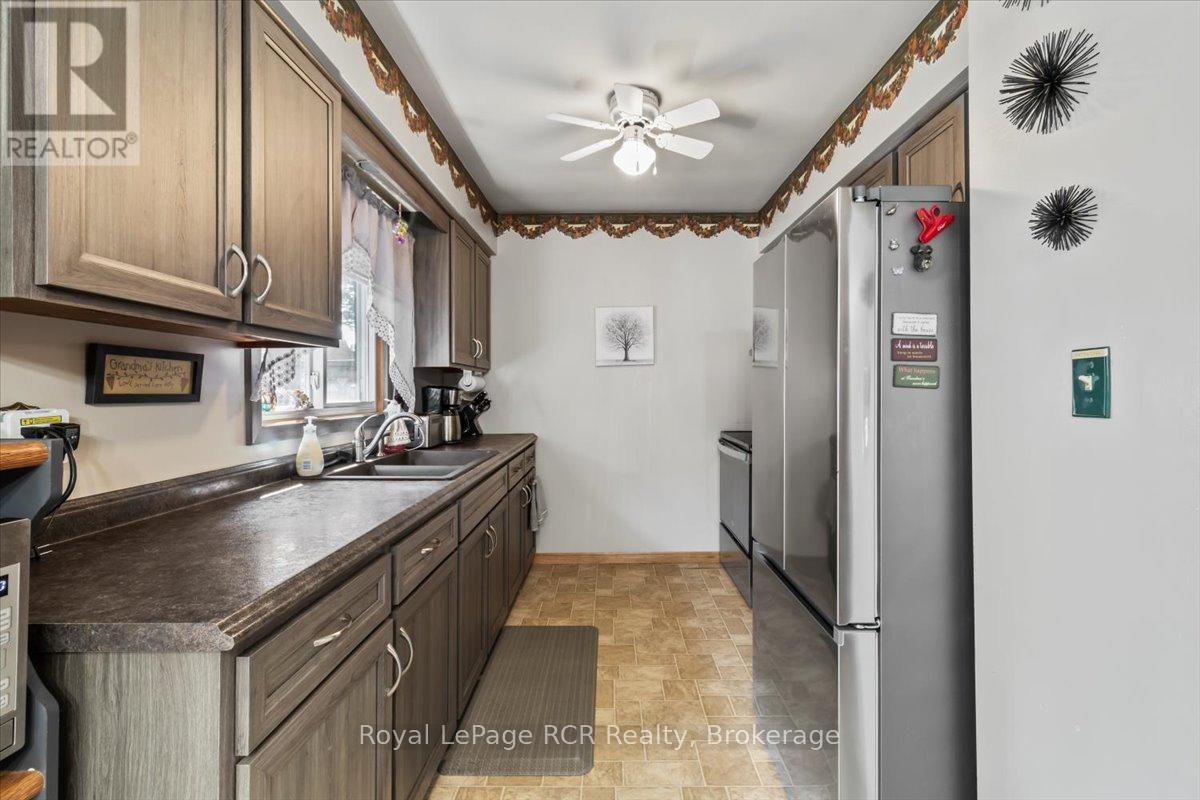 543 19th Avenue, Hanover, Ontario  N4N 3G4 - Photo 10 - X12397841