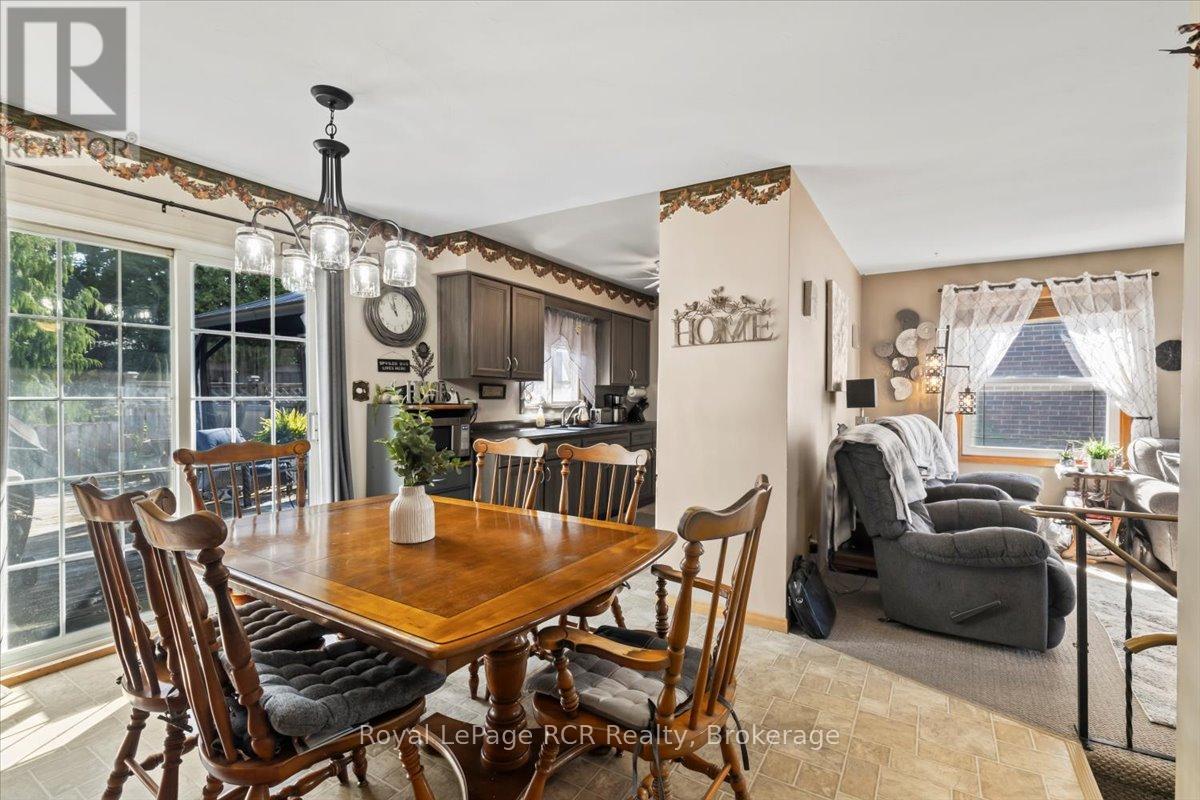 543 19th Avenue, Hanover, Ontario  N4N 3G4 - Photo 11 - X12397841