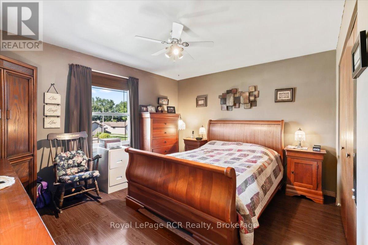 543 19th Avenue, Hanover, Ontario  N4N 3G4 - Photo 12 - X12397841