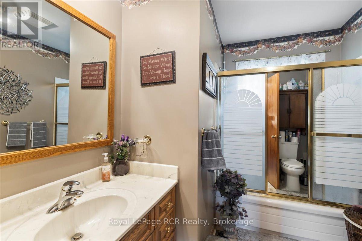 543 19th Avenue, Hanover, Ontario  N4N 3G4 - Photo 15 - X12397841