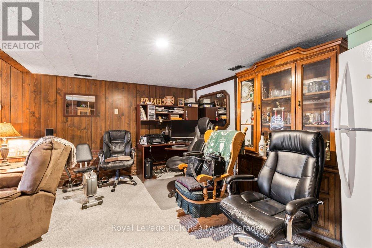 543 19th Avenue, Hanover, Ontario  N4N 3G4 - Photo 19 - X12397841
