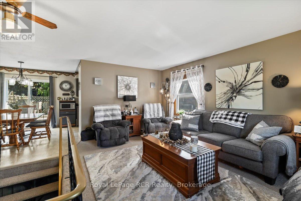543 19th Avenue, Hanover, Ontario  N4N 3G4 - Photo 6 - X12397841
