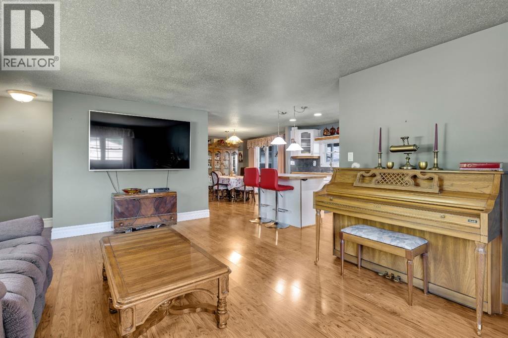 227 2nd Avenue W, Rockyford, Alberta  T0J 2R0 - Photo 2 - A2232152