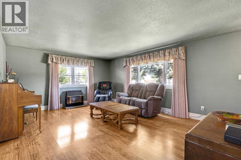 227 2nd Avenue W, Rockyford, Alberta  T0J 2R0 - Photo 4 - A2232152
