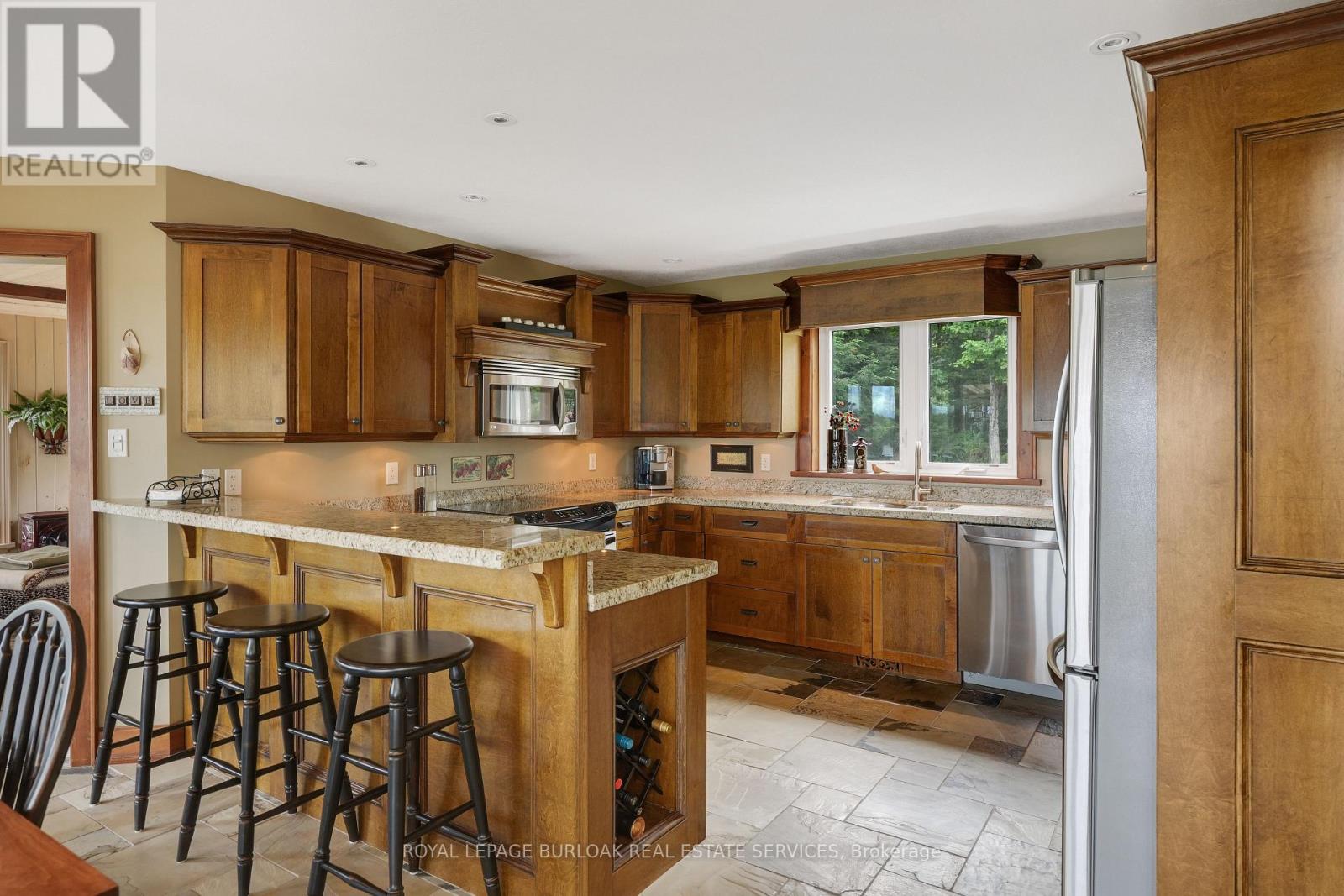 36 Manitouwabing Estates Road, Mckellar, Ontario  P2A 0B5 - Photo 12 - X12392696