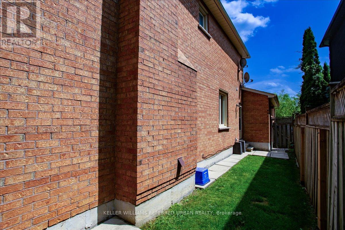 32 Nelson Circle, Newmarket, Ontario  L3X 1R1 - Photo 42 - N12397547