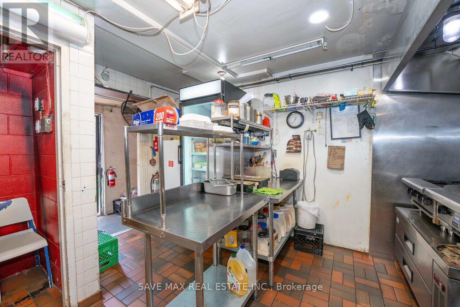 4 - 466 Merritt Street, St. Catharines, Ontario  L2P 1P3 - Photo 20 - X12391338
