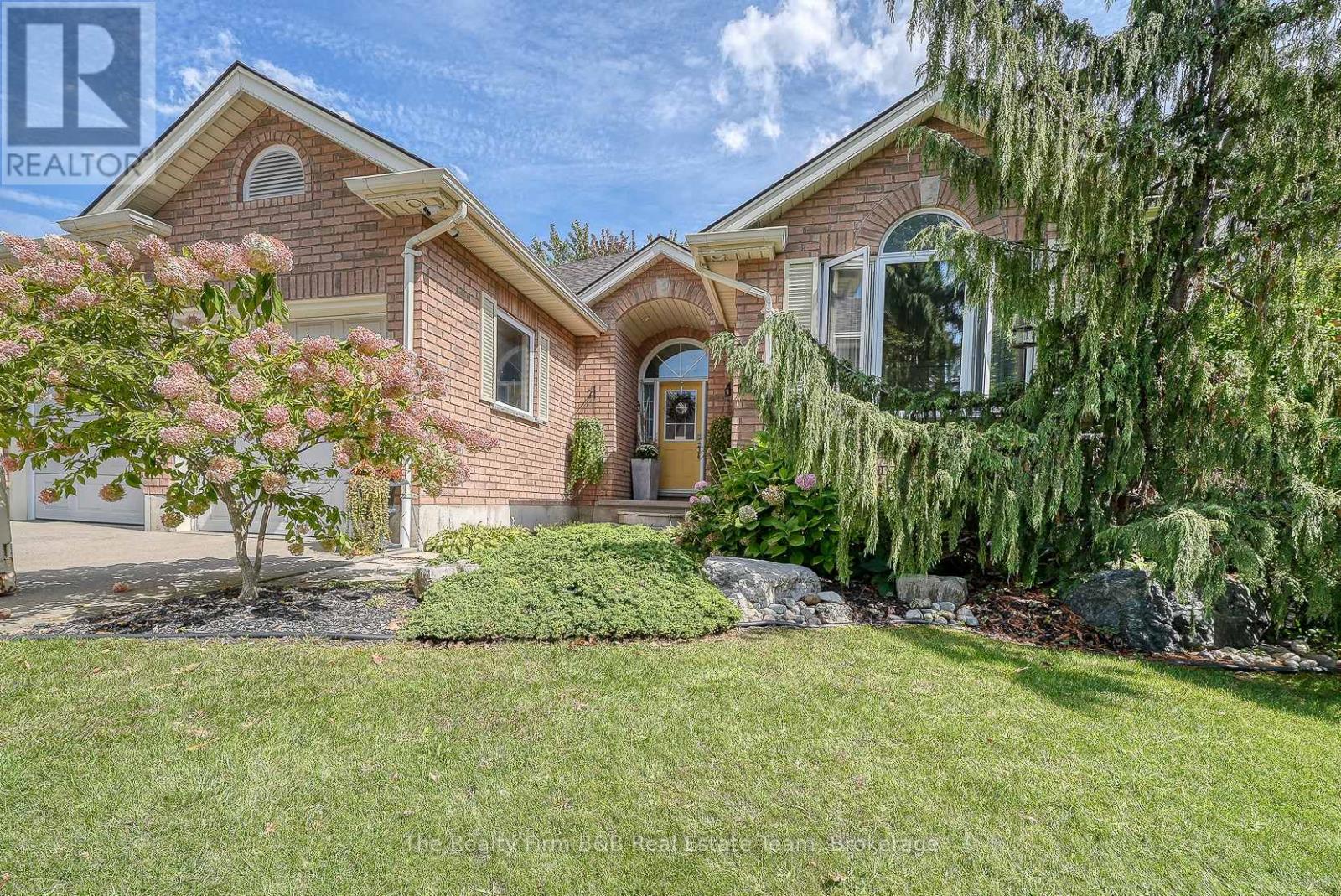 504 Crestwood Court, Woodstock, Ontario  N4T 1V3 - Photo 1 - X12397746
