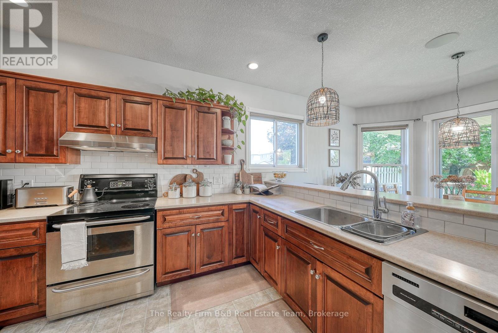 504 Crestwood Court, Woodstock, Ontario  N4T 1V3 - Photo 18 - X12397746