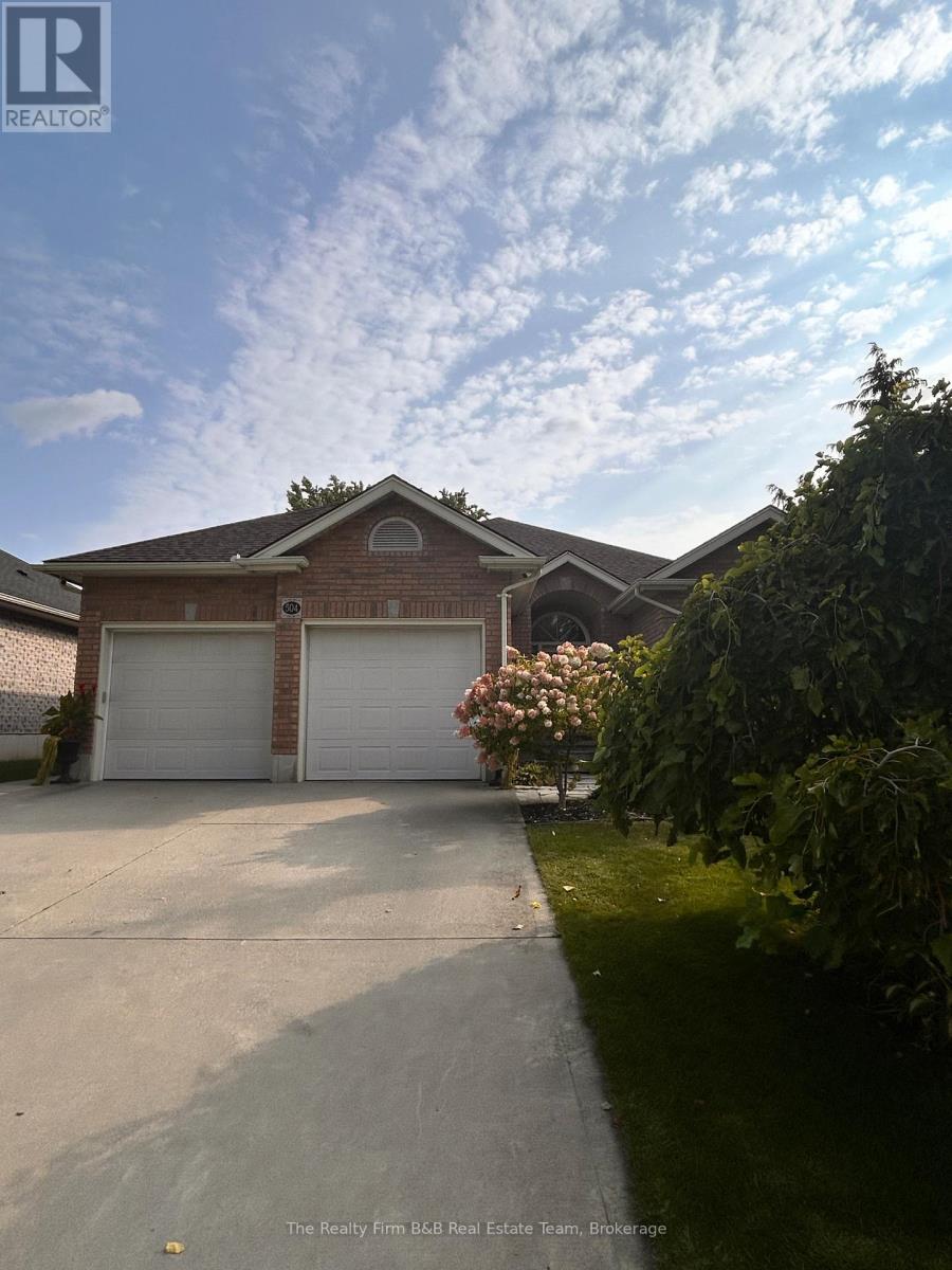504 Crestwood Court, Woodstock, Ontario  N4T 1V3 - Photo 2 - X12397746