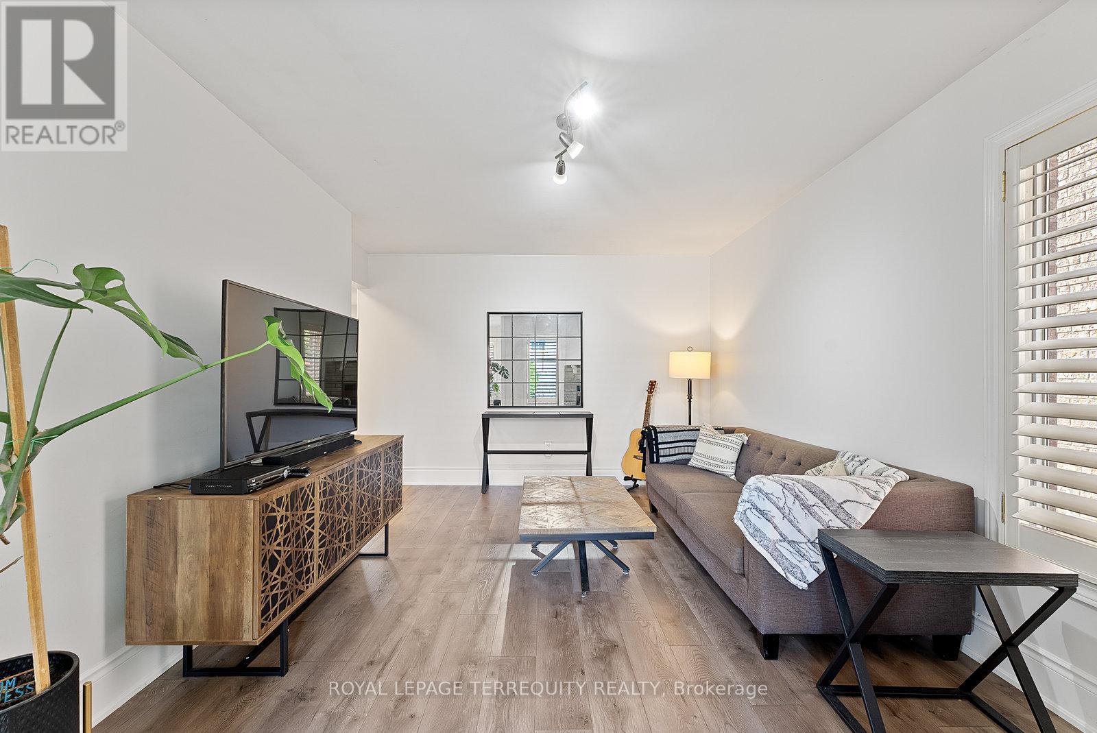 3247 Dovetail Mews, Mississauga, Ontario  L5L 5G9 - Photo 15 - W12397637