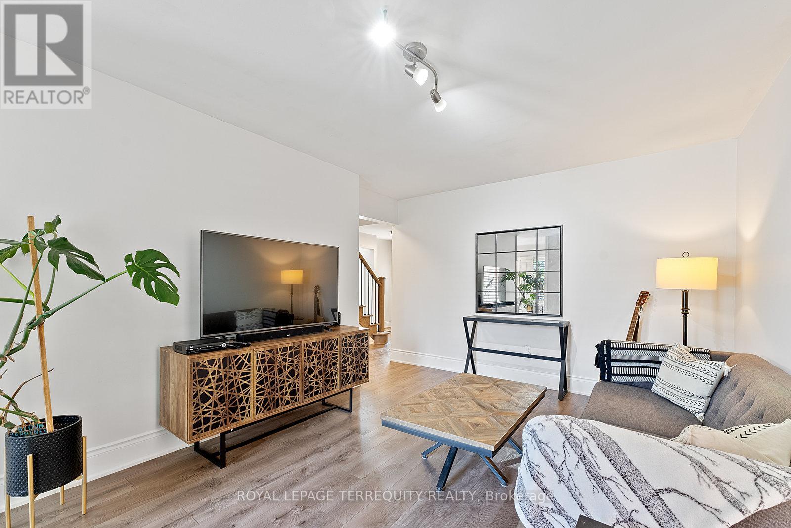 3247 Dovetail Mews, Mississauga, Ontario  L5L 5G9 - Photo 16 - W12397637