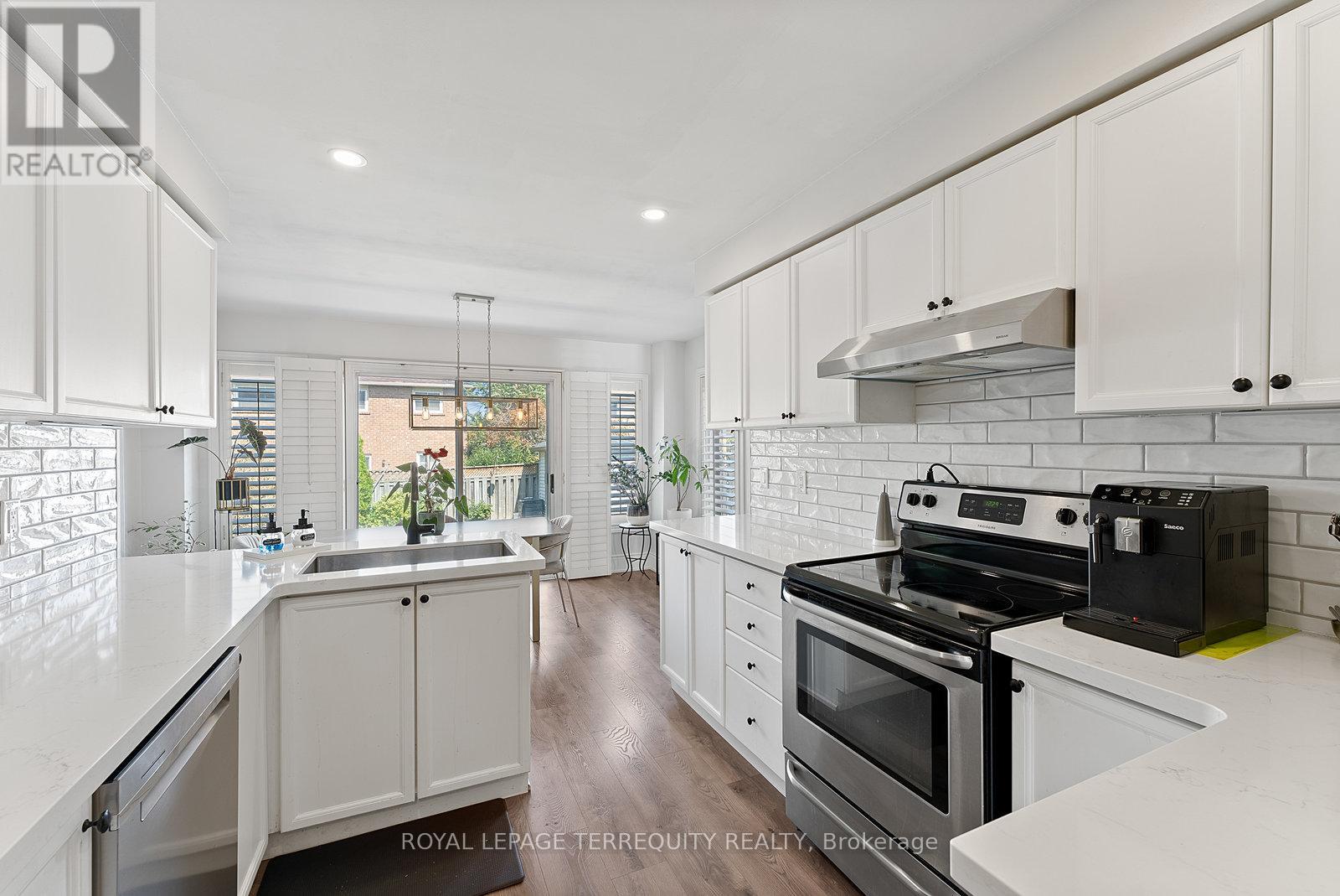 3247 Dovetail Mews, Mississauga, Ontario  L5L 5G9 - Photo 18 - W12397637