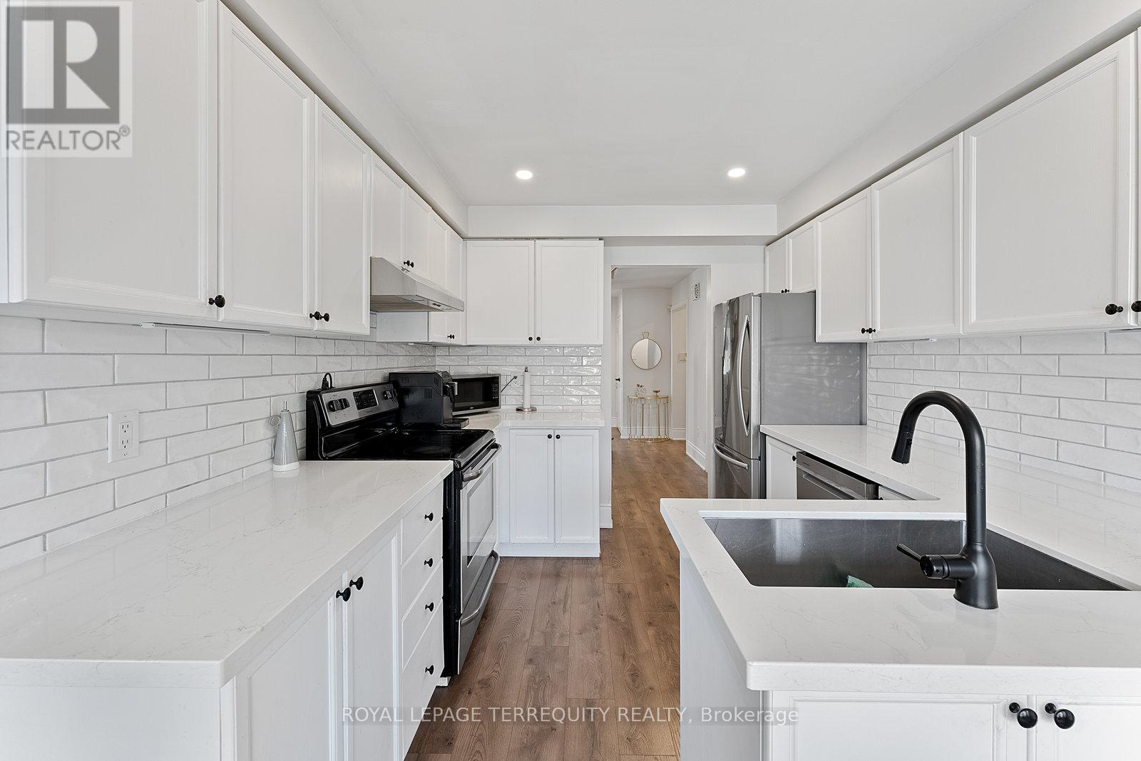 3247 Dovetail Mews, Mississauga, Ontario  L5L 5G9 - Photo 19 - W12397637