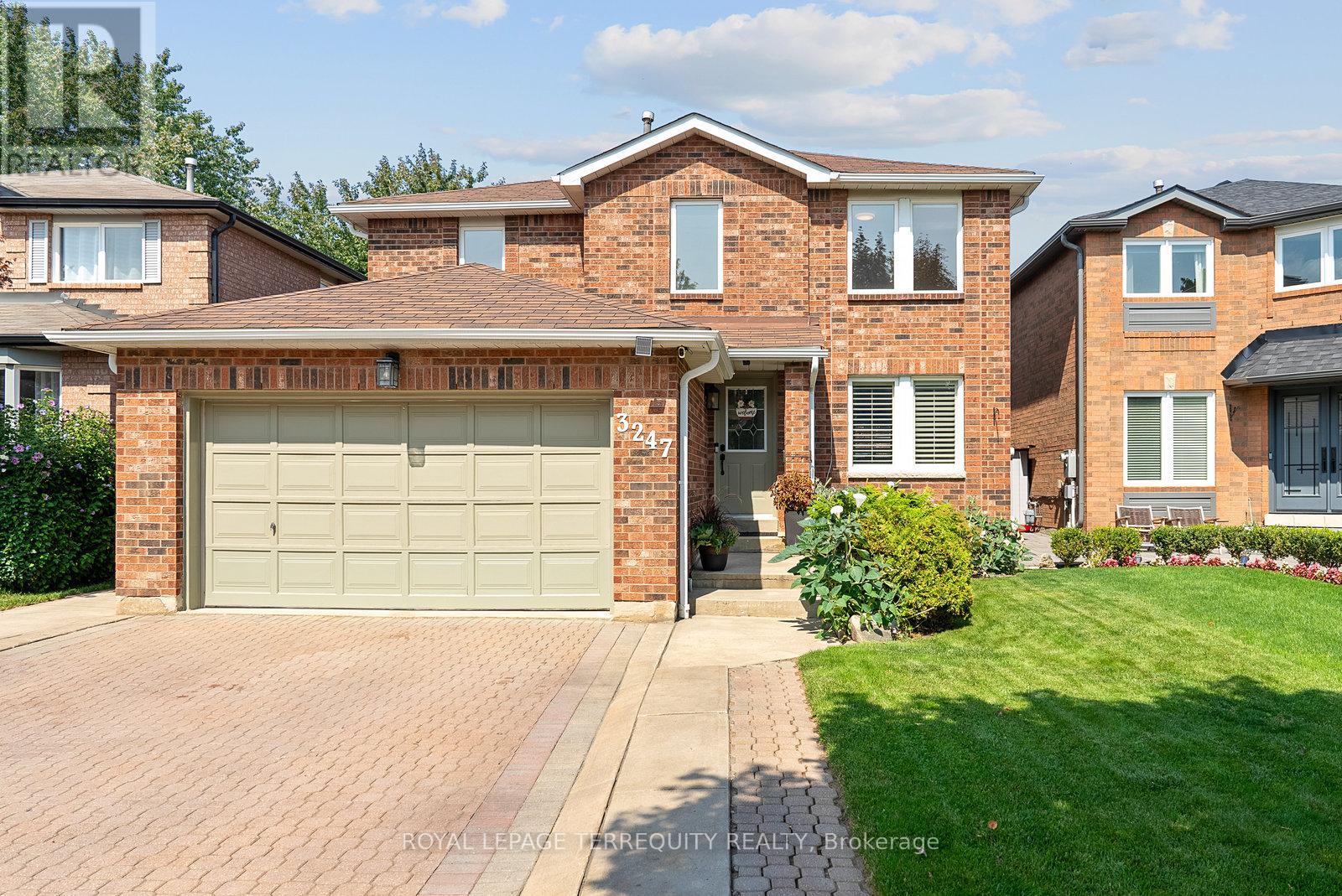 3247 Dovetail Mews, Mississauga, Ontario  L5L 5G9 - Photo 2 - W12397637