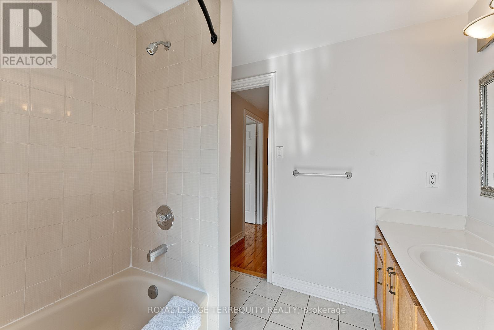 3247 Dovetail Mews, Mississauga, Ontario  L5L 5G9 - Photo 39 - W12397637